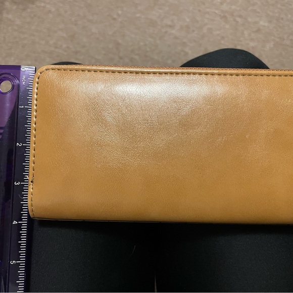 Geometric Pattern Tan Wallet - Picture 2 of 3